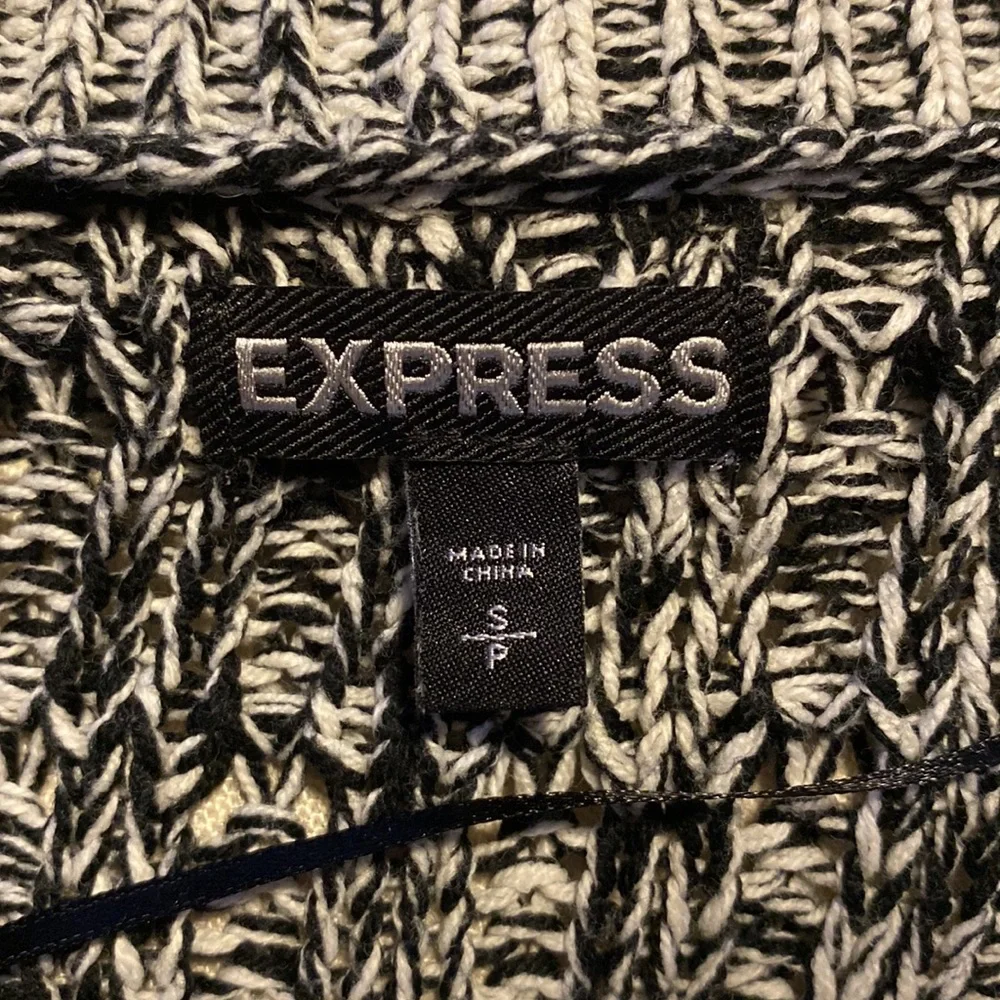 Express sweater - Picture 3 of 3